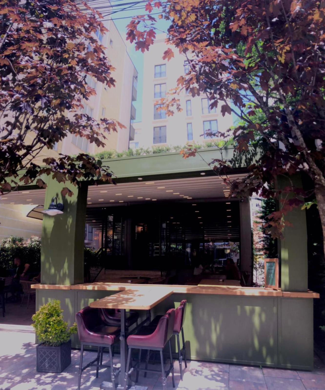 Qama Hotel Pristina Exterior photo